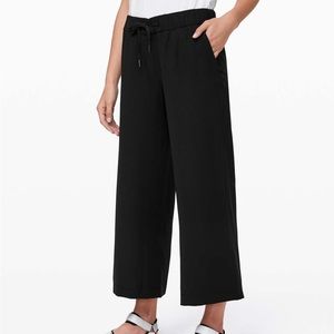 Lululemon 🍋 On The Fly high waisted wide leg 23" pant